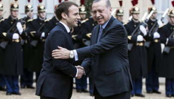 Vizītē Parīzē Turcijas prezidents cenšas uzlabot attiecības ar ES un NATO