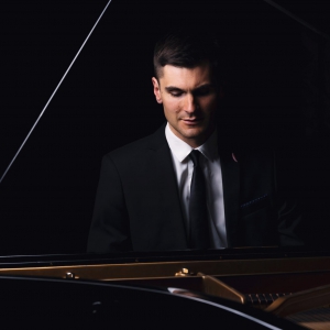 Pārvērst šo tumšo nakti par visskaistāko nakti. Intervija ar pianistu Vestardu Šimkus