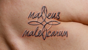 "Malleus Maleficarum" – viduslaiku raganu medībām radītais teksts jaunās skaņās