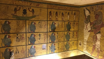 4. novembris. Arheologs Hovārds Kārters atklāj Tutanhamona kapenes