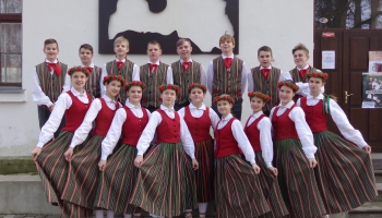 Iepazināmies ar Gulbenes novada vidusskolas jauniešu deju kolektīvu „Rūsiņš”