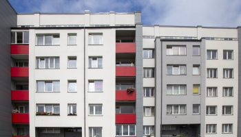 Новый многоквартирный дом в каждом самоуправлении не решит проблемы нехватки жилья в Риге