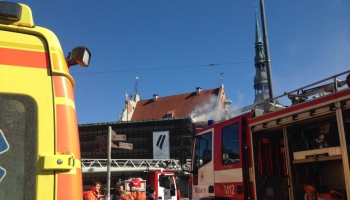 Okupācijas muzeja ēkā liesmas apdzēstas un ugunsgrēks lokalizēts