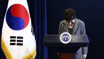 Pēc piecu nedēļu protestiem Dienvidkorejas prezidente gatava pamest amatu