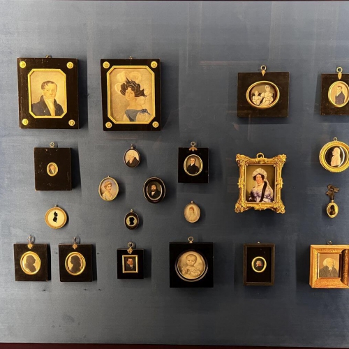 Muzeja "Rīgas birža" ekspozīciju papildina 18.-19. gadsimta portreta miniatūras