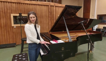 Pianiste Evelīna Jēkabsone sarunās un Jāzepa Vītola klavierciklā "Reminiscences"