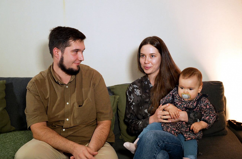 Meitas piedzimšanas radikāli maina ikdienu. Viesos pie kolēģa Kristapa Feldmaņa ģimenes