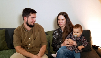 Meitas piedzimšanas radikāli maina ikdienu. Viesos pie kolēģa Kristapa Feldmaņa ģimenes