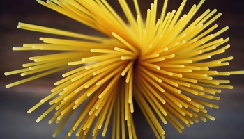 1. aprīlis. BBC pseidodokumentālais sižets par spageti makaronu audzēšanu