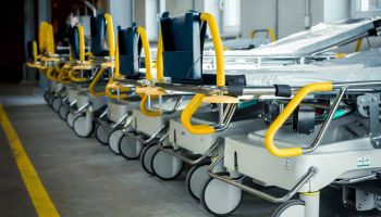 NVD plāno samazināt mediķu skaitu reģionu slimnīcu uzņemšanas nodaļās