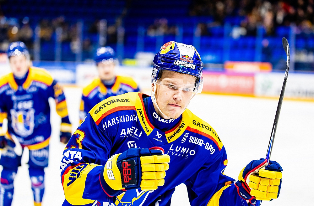 Saruna par lielo hokeju ar pagaidām mazpazīstamo talantu Albertu Šmitu