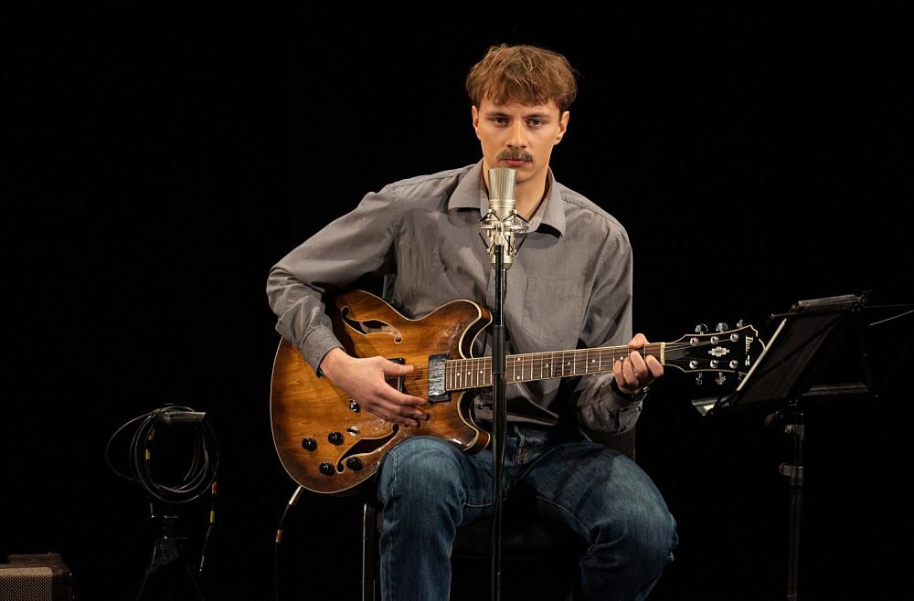 mana mūzika ritvars toms logins