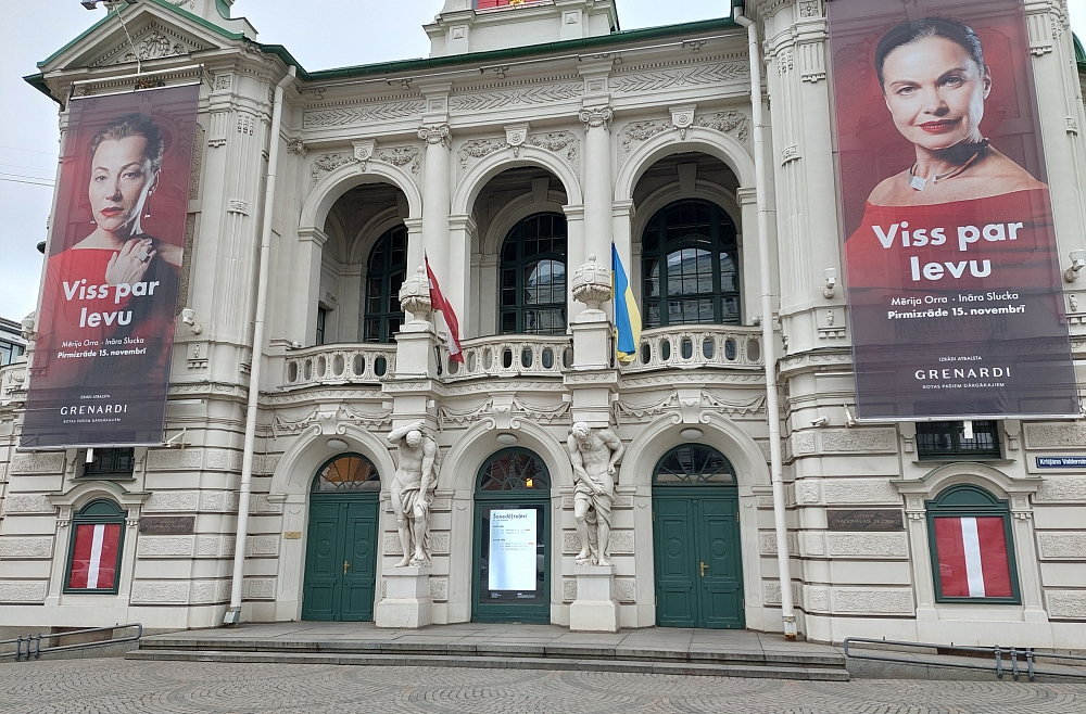 viss par ievu, nacionālais teātris