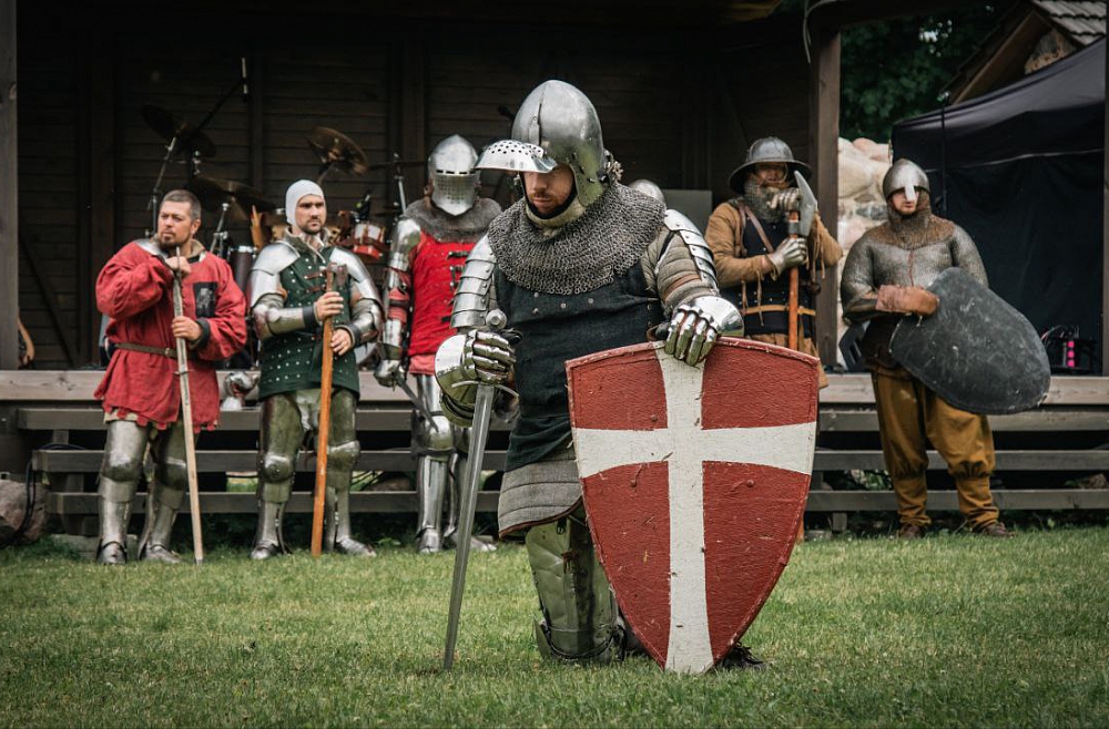 Леонид Фейгус. От белого воротничка до боёв в средневековых доспехах