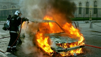 Vai automobiļi deg labāk par malku?