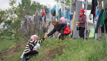 Grieķijā aizvien iesprostoti ap 46 000 patvēruma meklētāju