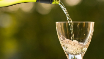 Diplomātija un dzeršanas paradumi: alkohola klātbūtne diplomāta darbā ir teju neizbēgama