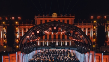 Andris Nelsons un "Vīnes filharmoniķi" Vasaras nakts koncertā Šēnbrunnas pils dārzā Vīnē