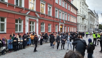 Reirs nodod budžetu Saeimai, radošie cilvēki protestē pret izmaiņām nodokļu režīmā