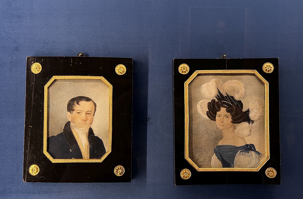 portrets miniatūras