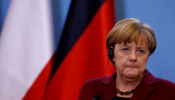 Vācijas kancleres iebildumu dēļ šodien netiek prezentēts patvēruma politikas reformu plāns
