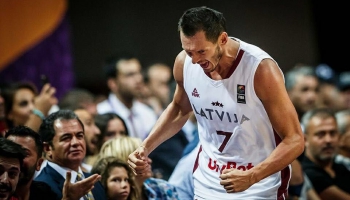 Monopolā iepazīstam bijušo Latvijas basketbola izlases kapteini Jāni Blūmu