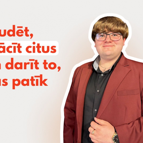 Guntis Ungurs studej pedagogeju i vuica školānus sovā dzymtajā školā Kruoslovā