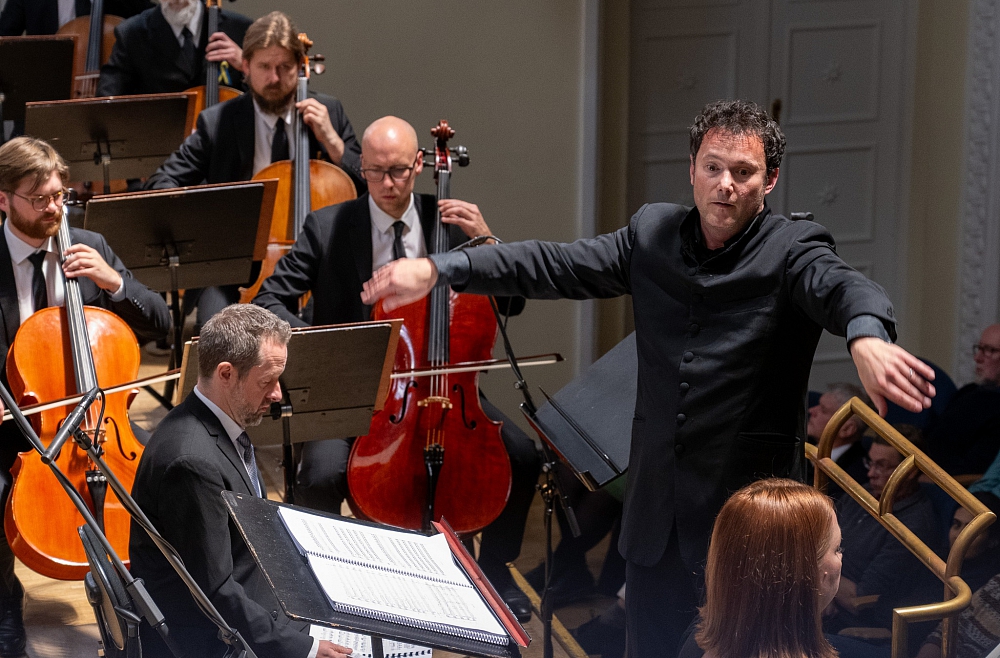 Igaunijas Nacionālais simfoniskais orķestris un Metjū Hols