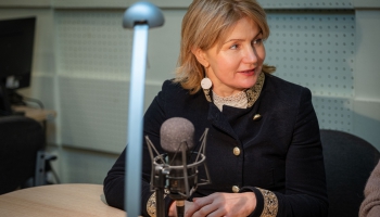 Jettes Užānes cimdu stāstus turpina stāstīt Elīna Apsīte