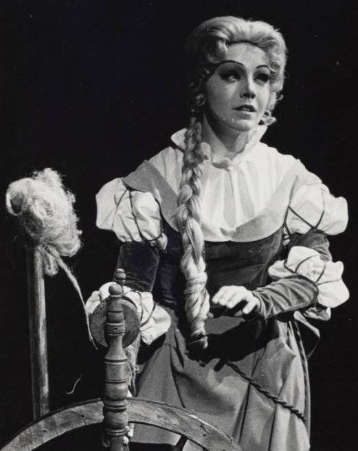 Elga Brahmane Margarētas lomā Šarla Guno operā 