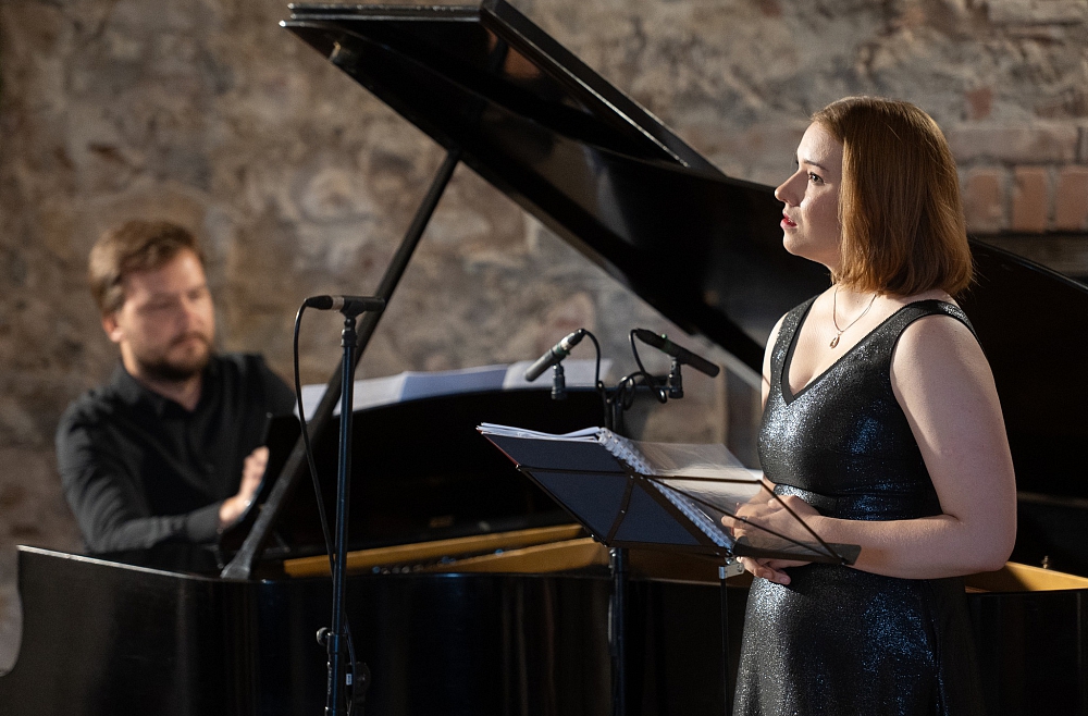 Rihards Plešanovs, Elīna Emīlija Saulīte, Mežotne
