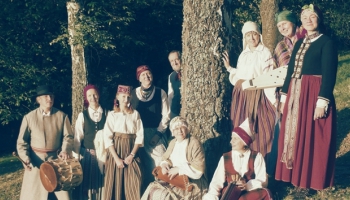 Dziesmu svētku apsveikums no Luksemburgas folkloras kopas "Dzērves"