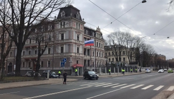 Latvija pazemina diplomātiskās pārstāvniecības līmeni Krievijā un atsauc vēstnieku