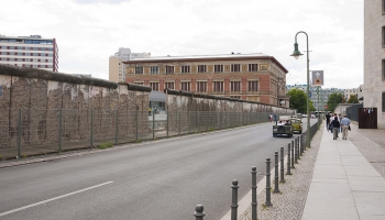 17. augusts. Uz Berlīnes mūra bojā iet mūrnieks Peters Fehters no Austrumberlīnes